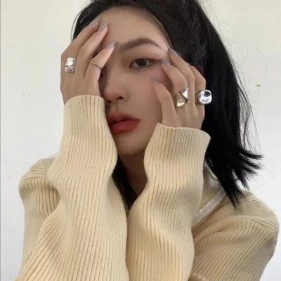 挥着翅膀的女孩